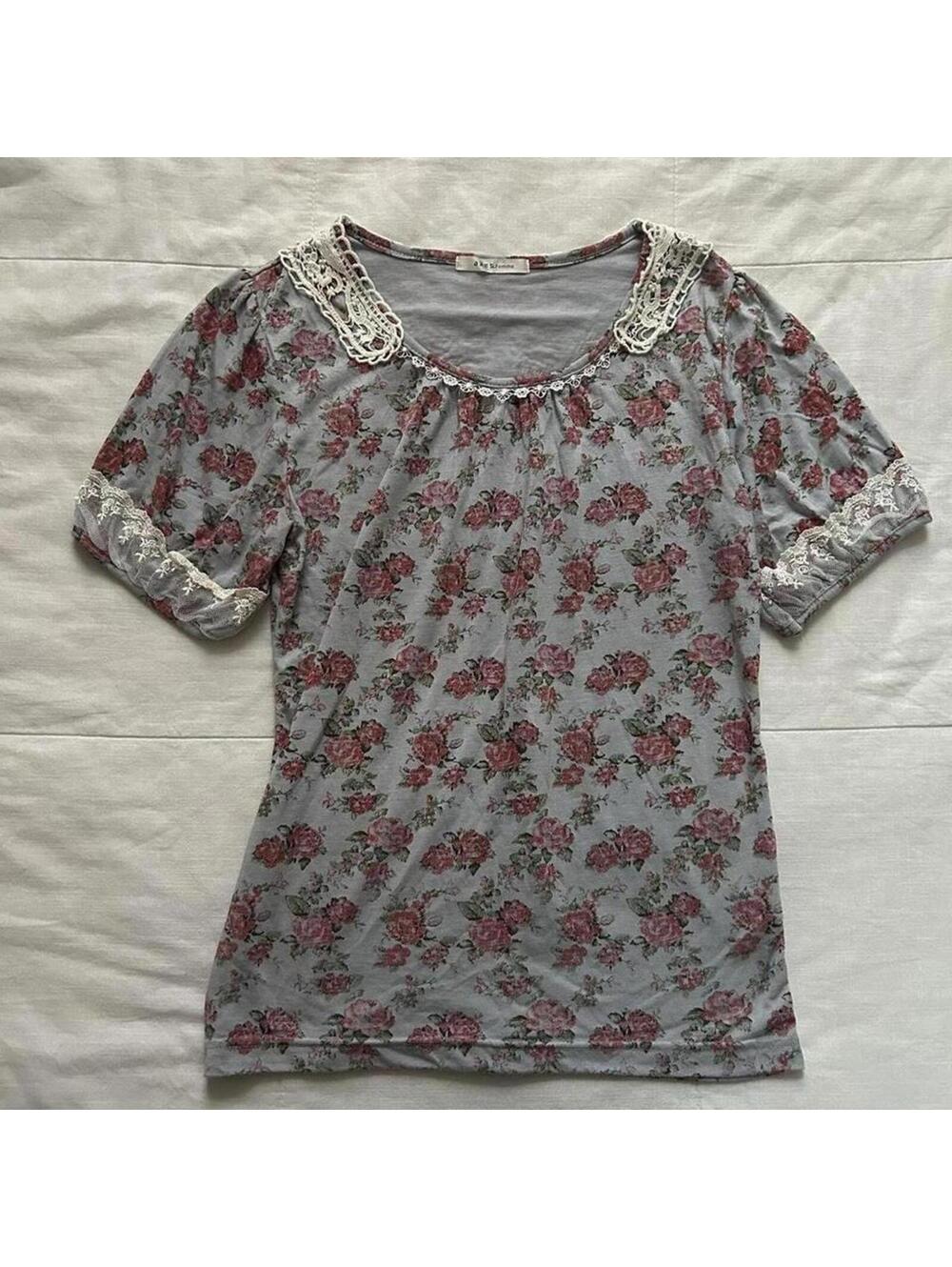 Axes Femme grey and pink Floral short sleeve top with lace trim